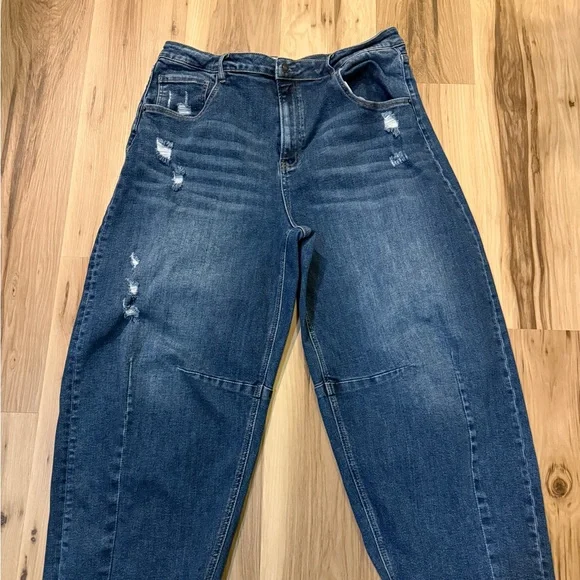 Women's Blue Jeans - Picture 2 of 3